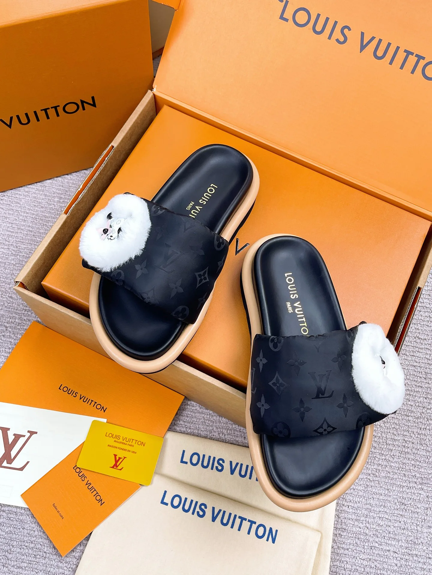 Шлепанцы Женские Louis Vuitton 18142869