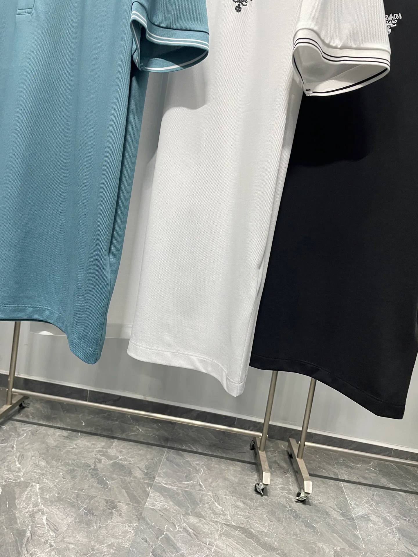 Рубашки Мужские Prada 17371139
