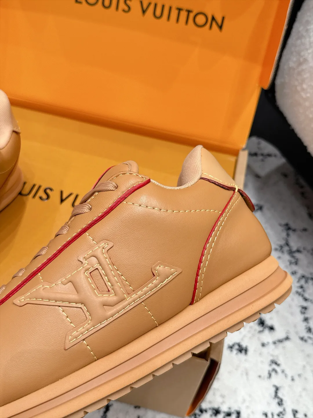 Кроссовки Женские Louis Vuitton 18406489
