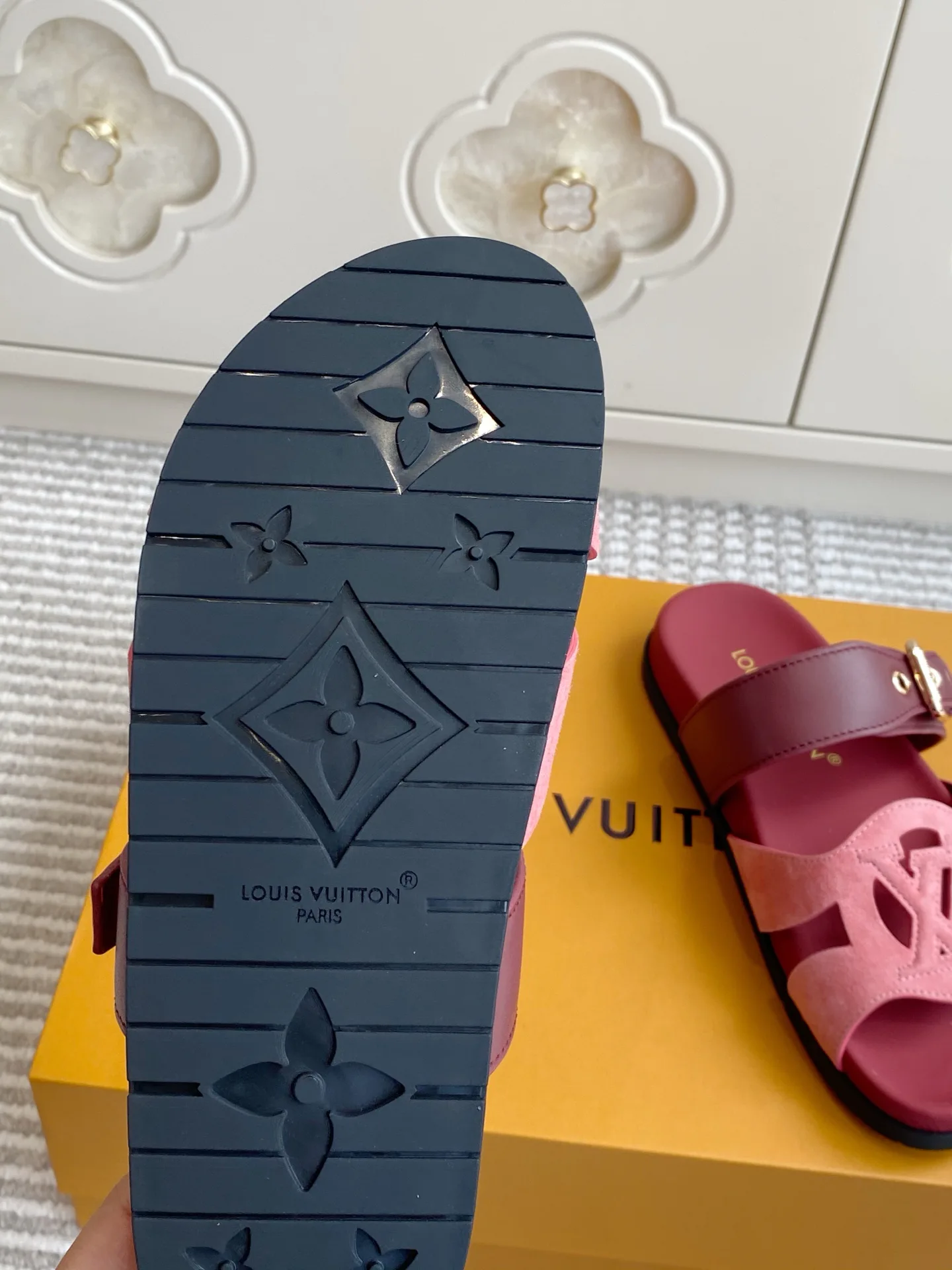 Шлепанцы Женские Louis Vuitton 17572155