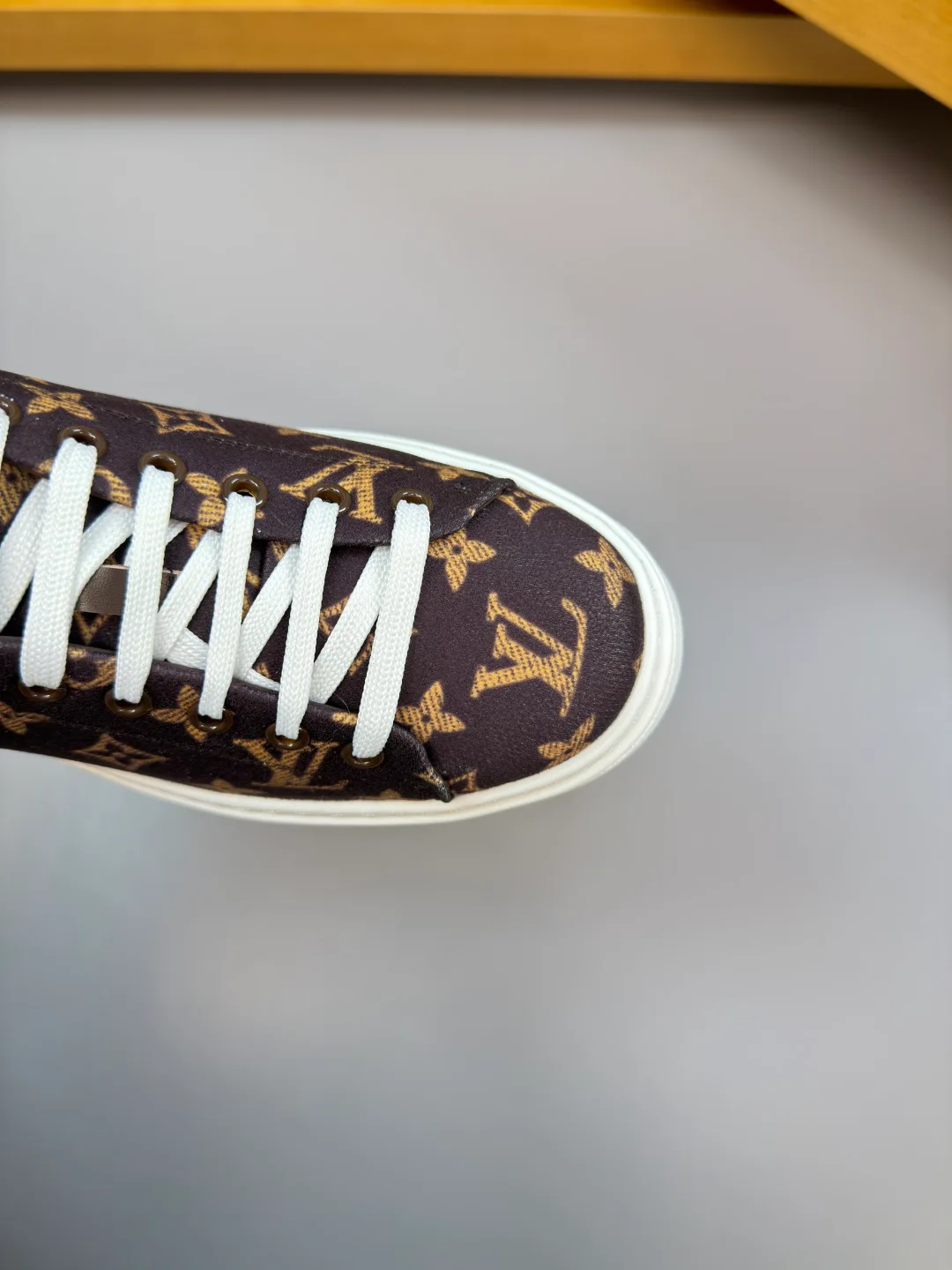 Кроссовки Женские Louis Vuitton 2652662