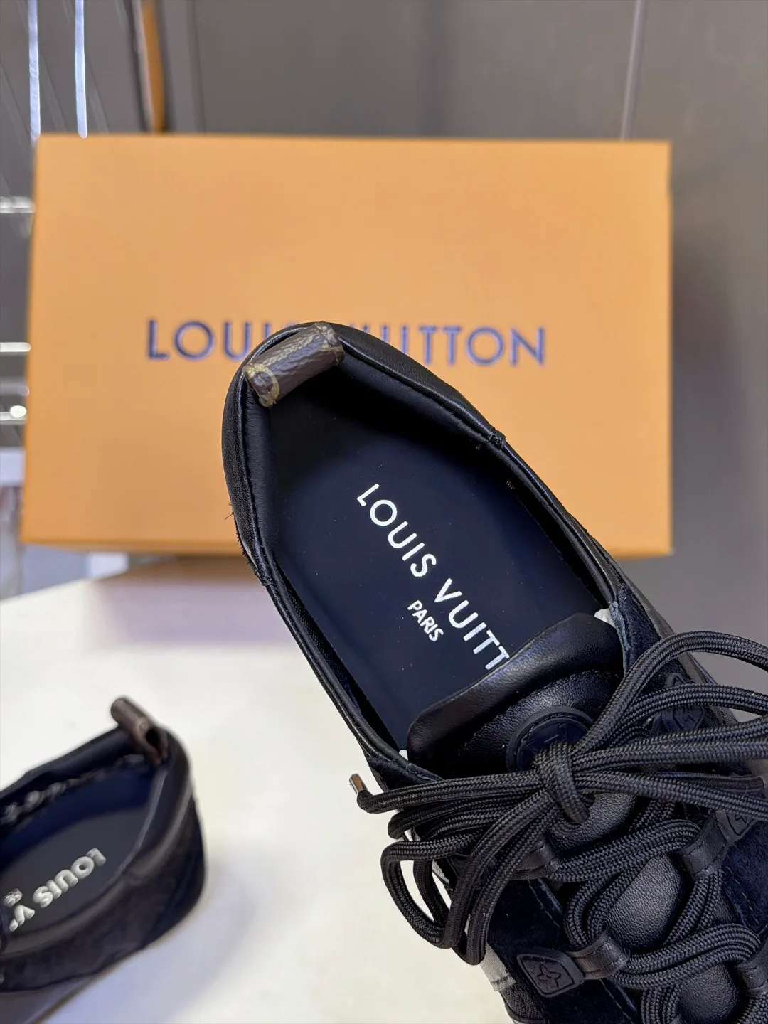 Кроссовки Женские Louis Vuitton 18005461