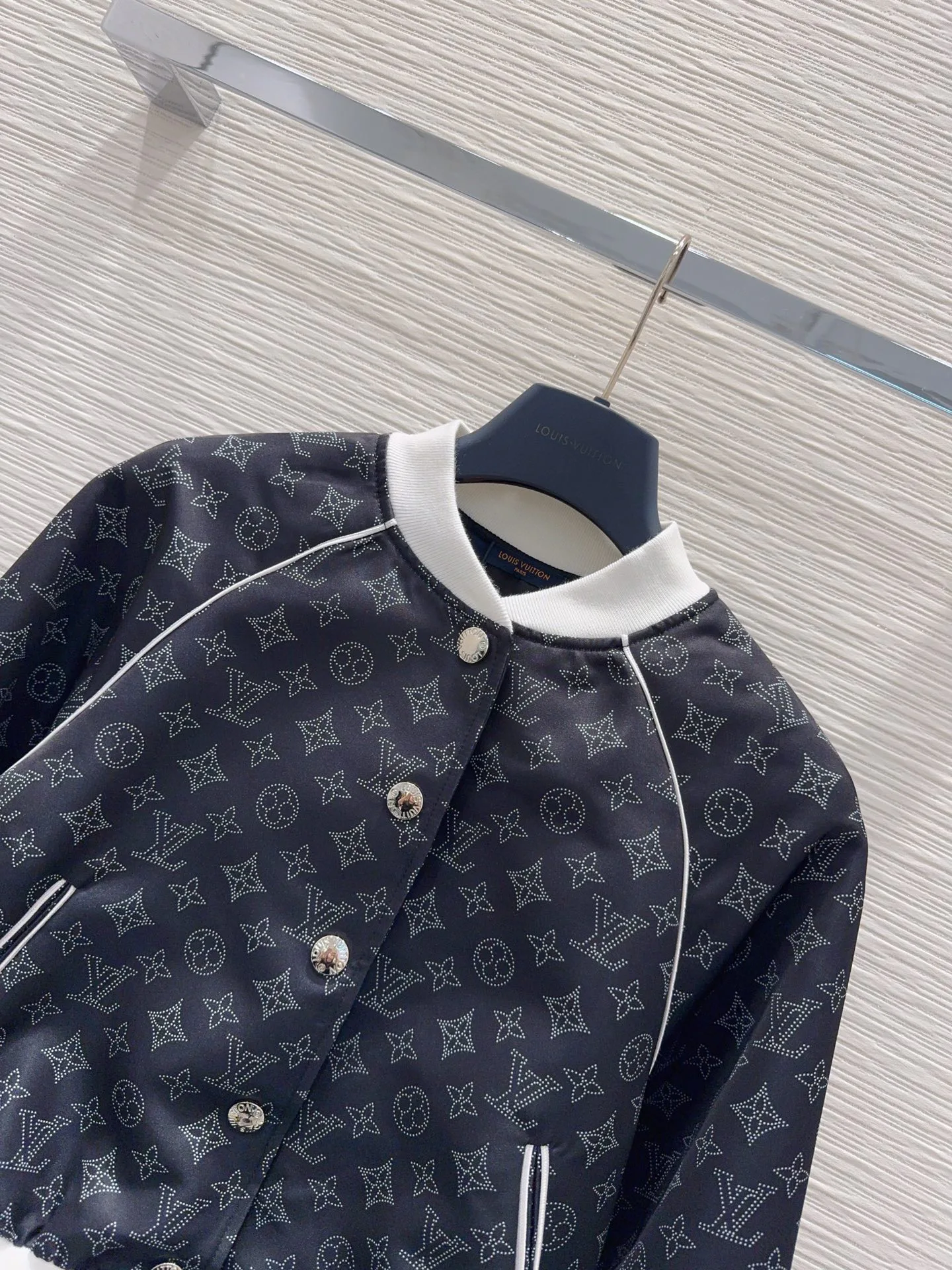 Куртки И Пуховики Женские Louis Vuitton 19530966