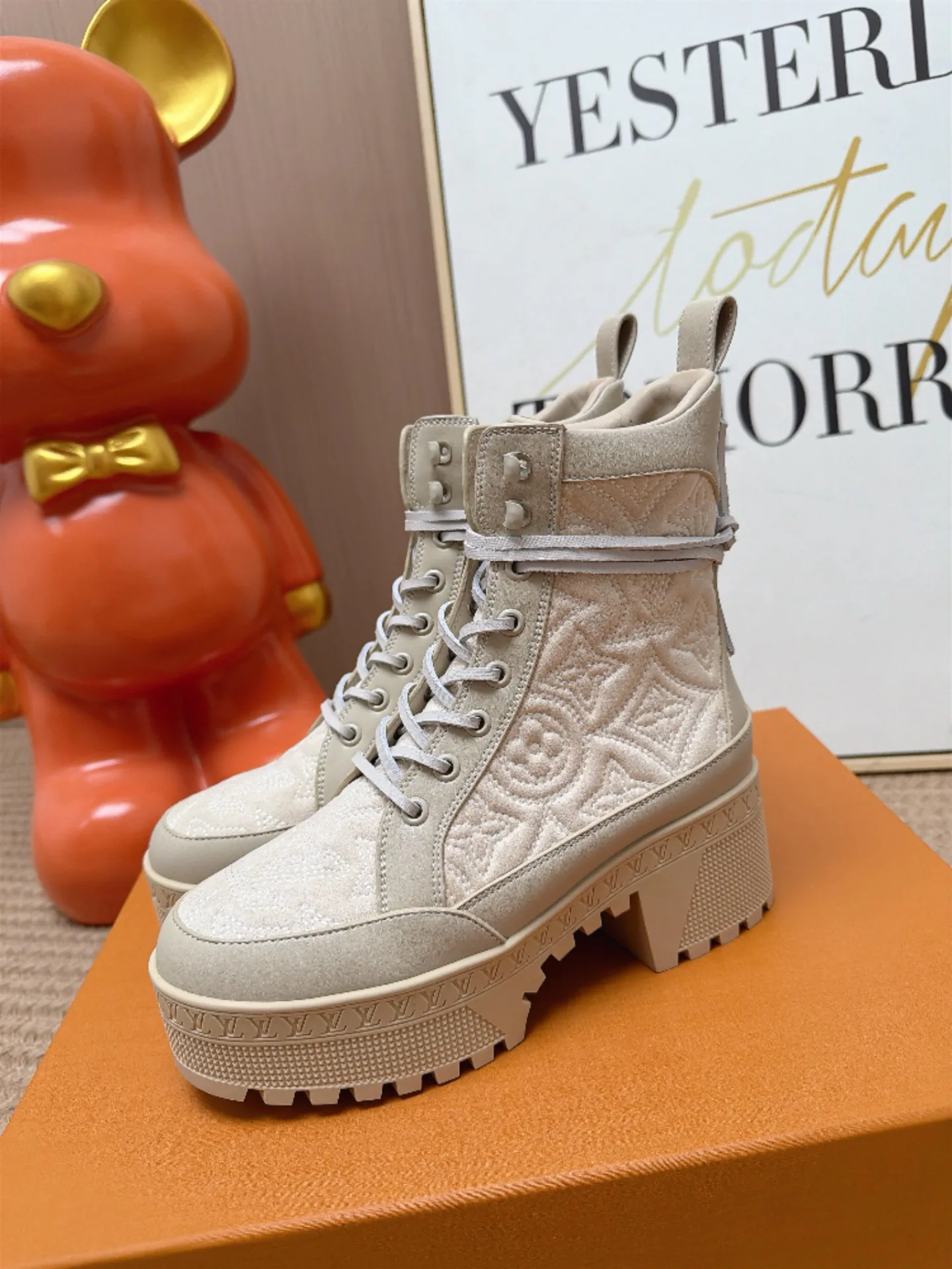 Ботинки Женские Louis Vuitton 18239722