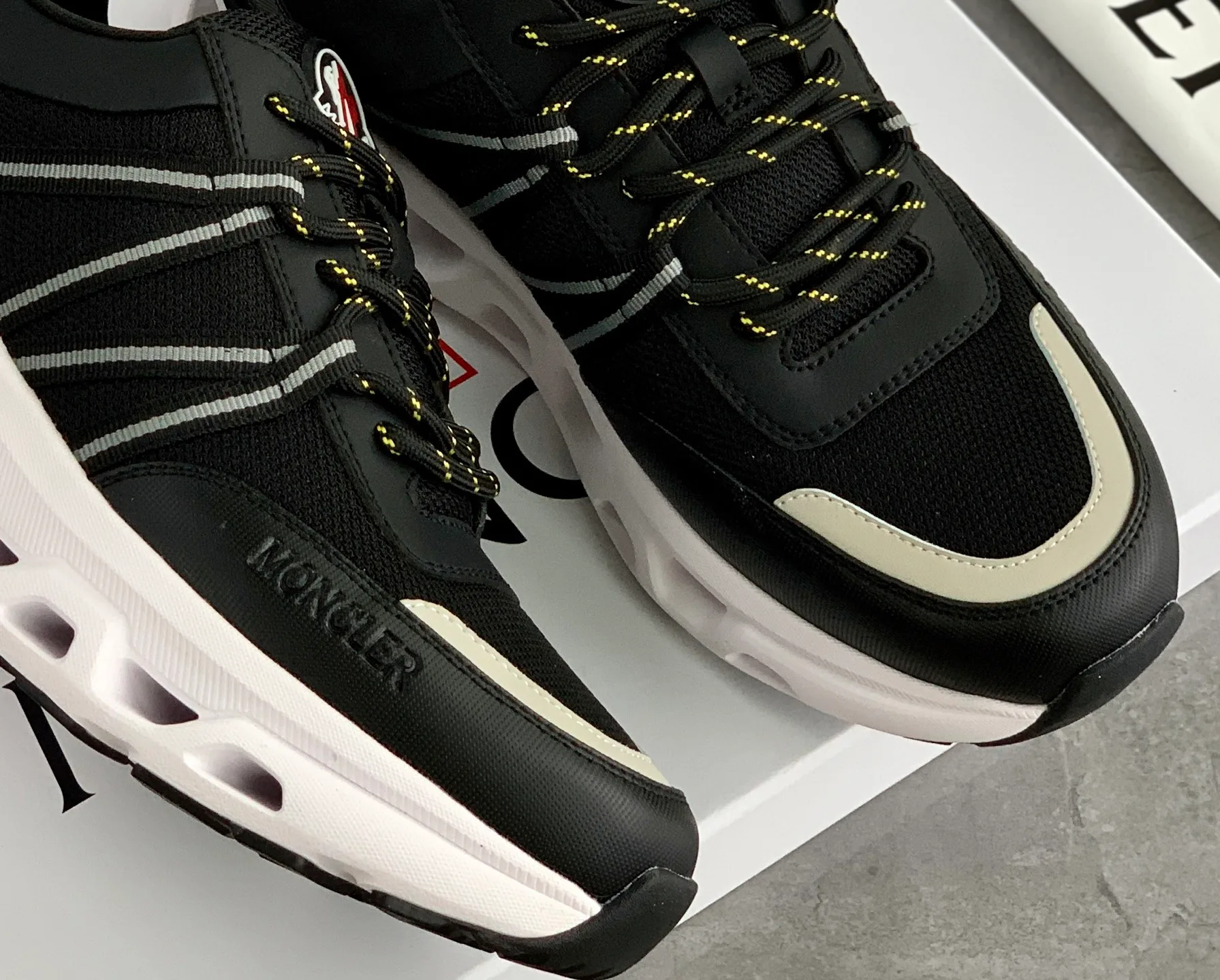 Кроссовки Женские Moncler 230468