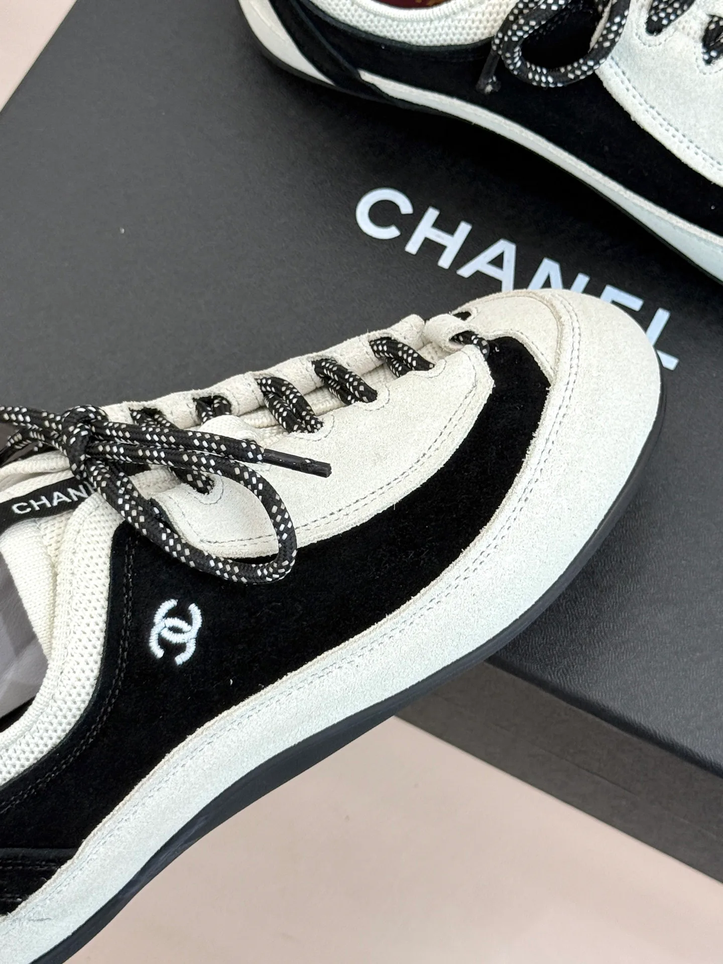 Кроссовки Женские Chanel 17025637