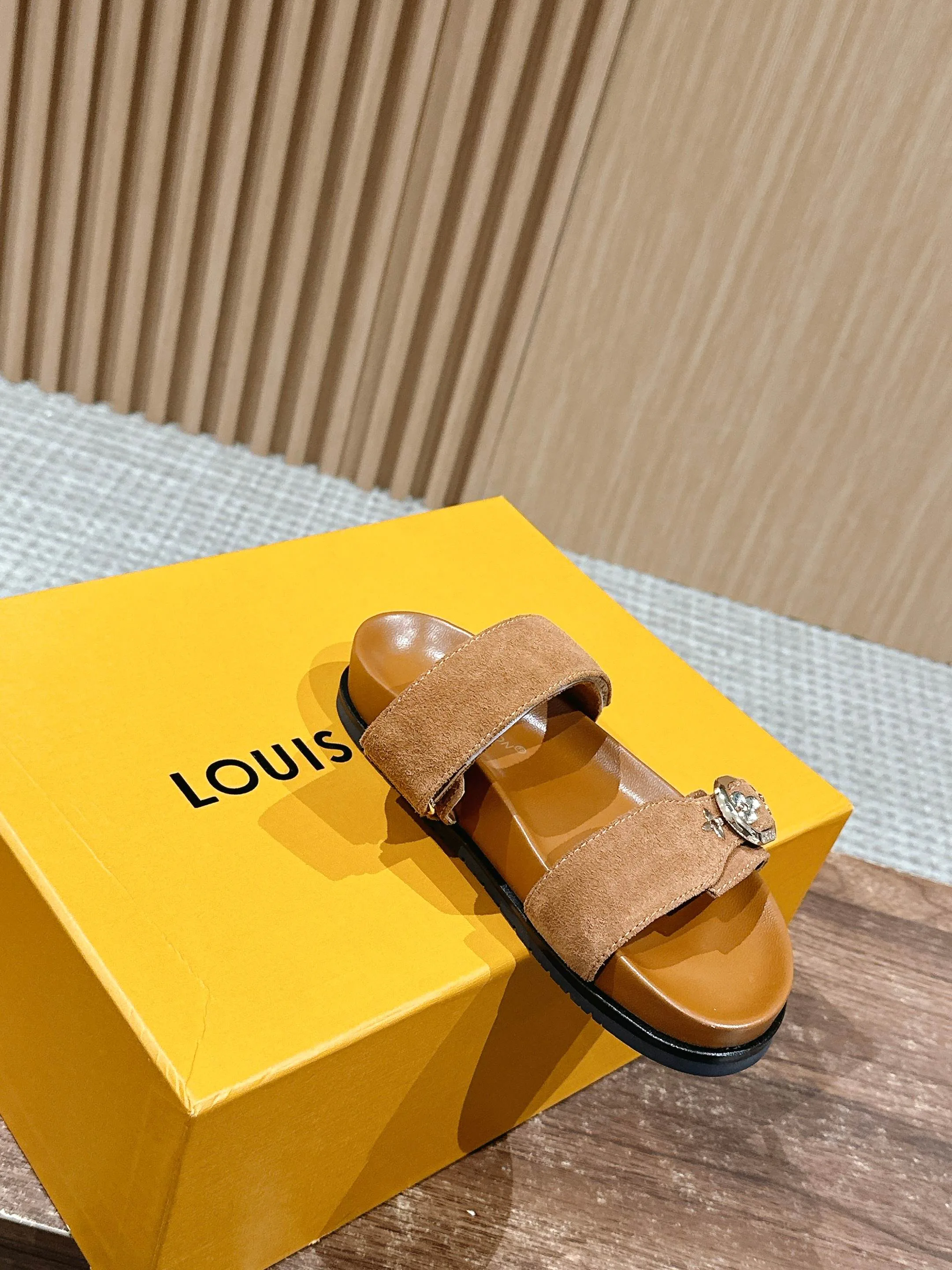 Шлепанцы Женские Louis Vuitton 29906