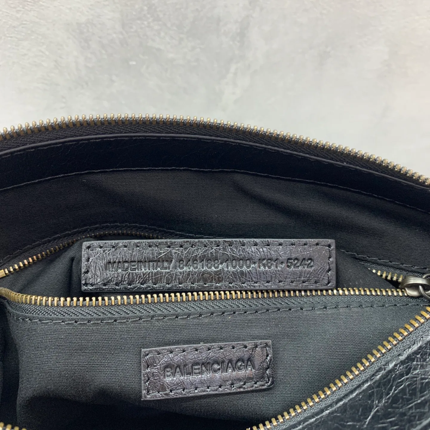 Сумки На Ремне Женские Balenciaga 17419149