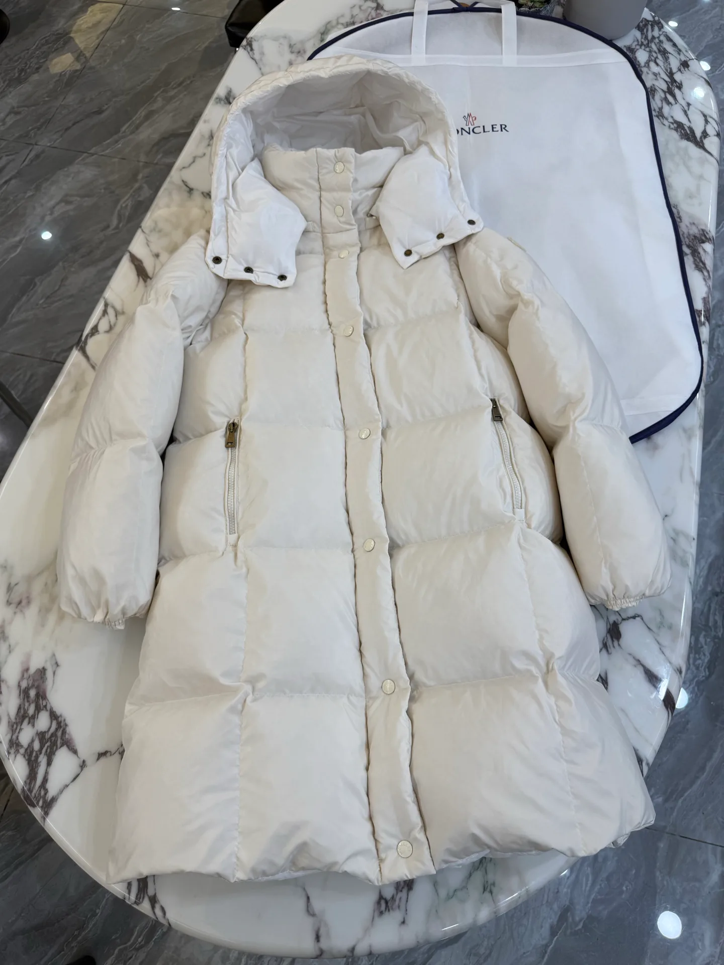 Куртки И Пуховики Женские Moncler 18946174