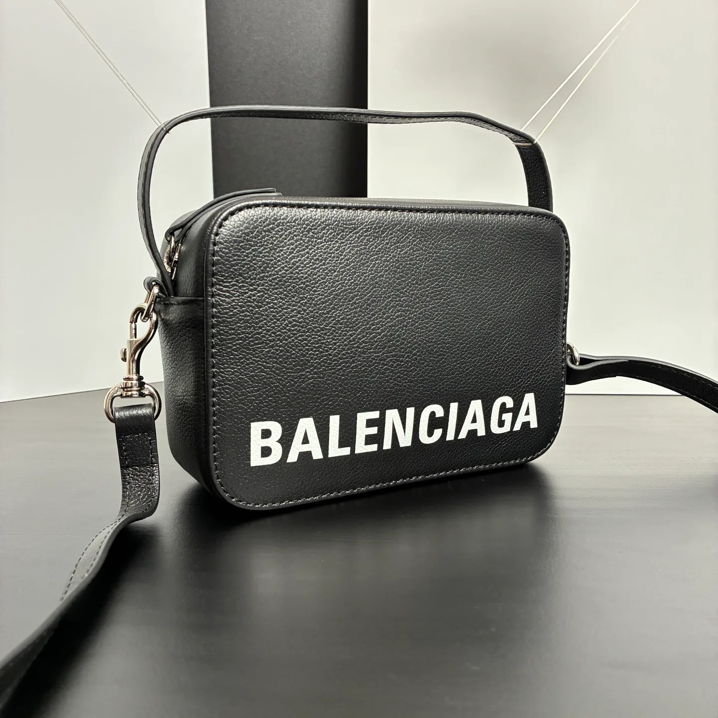 Сумки На Ремне Женские Balenciaga 18136517