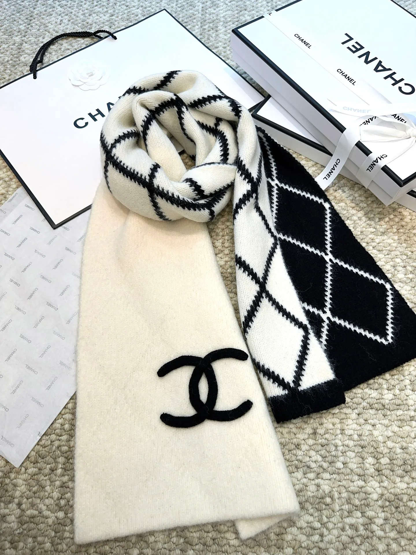 Шарфы Chanel 18105431