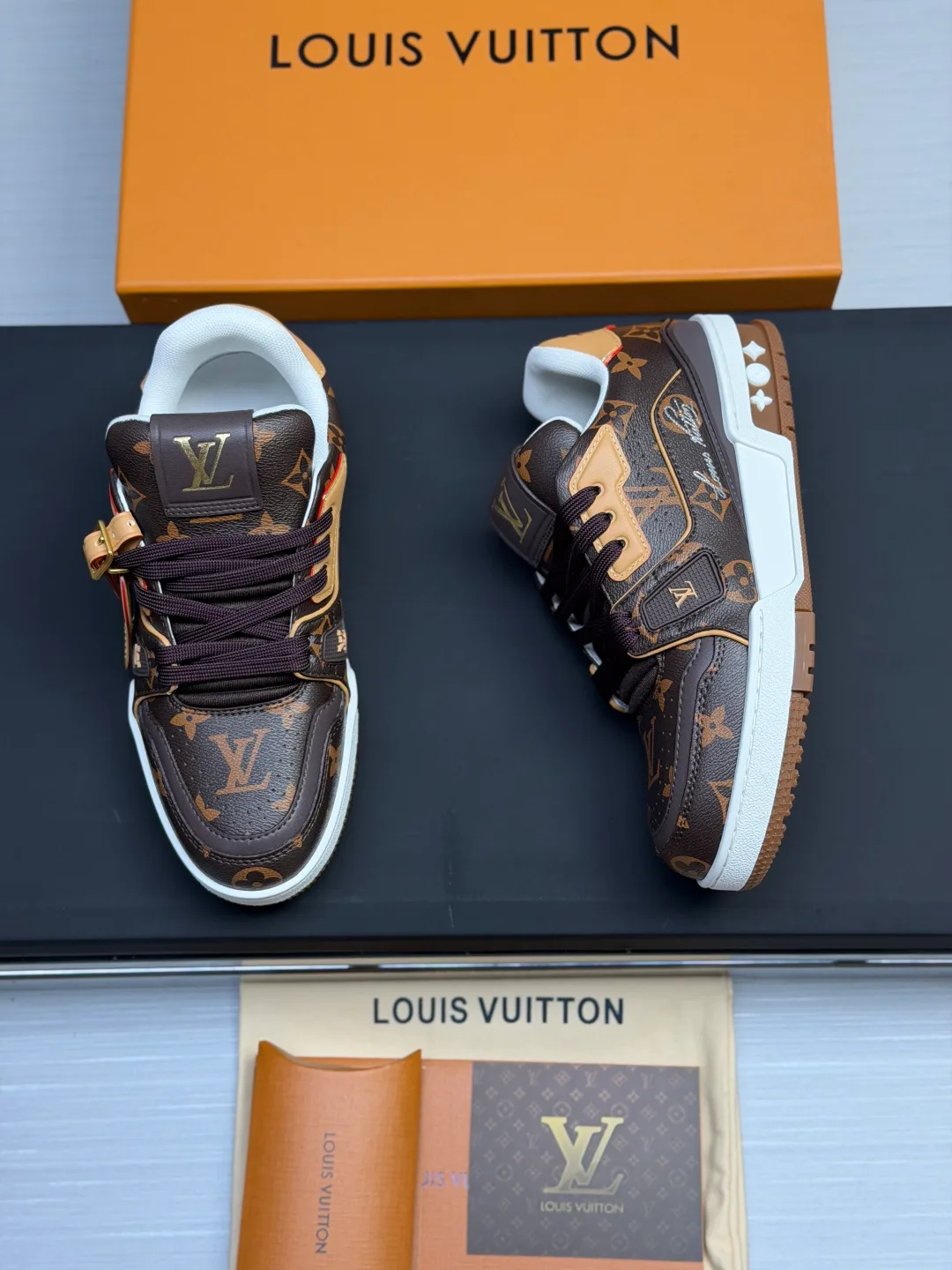 Кроссовки Женские Louis Vuitton 18011586