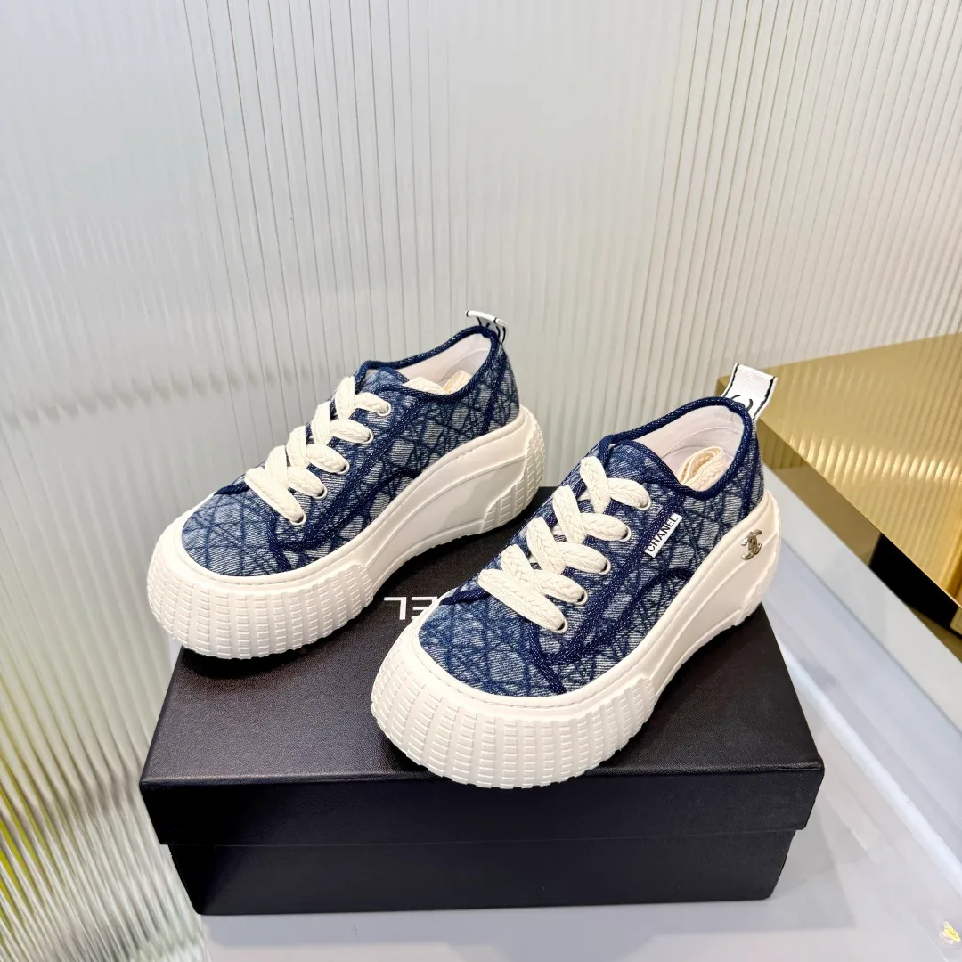 Кроссовки Женские Chanel 18366986