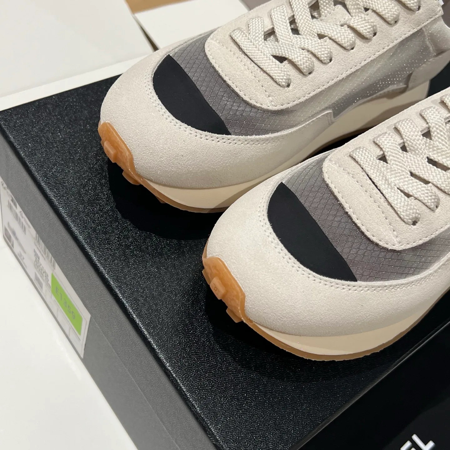 Кроссовки Женские Chanel 11750373