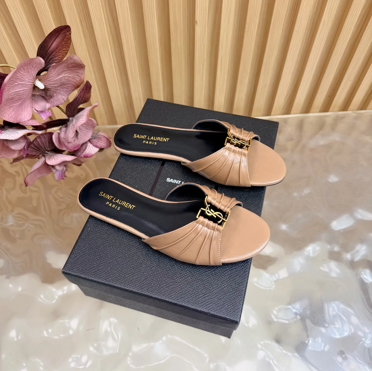 Шлепанцы Женские Saint Laurent 12859207