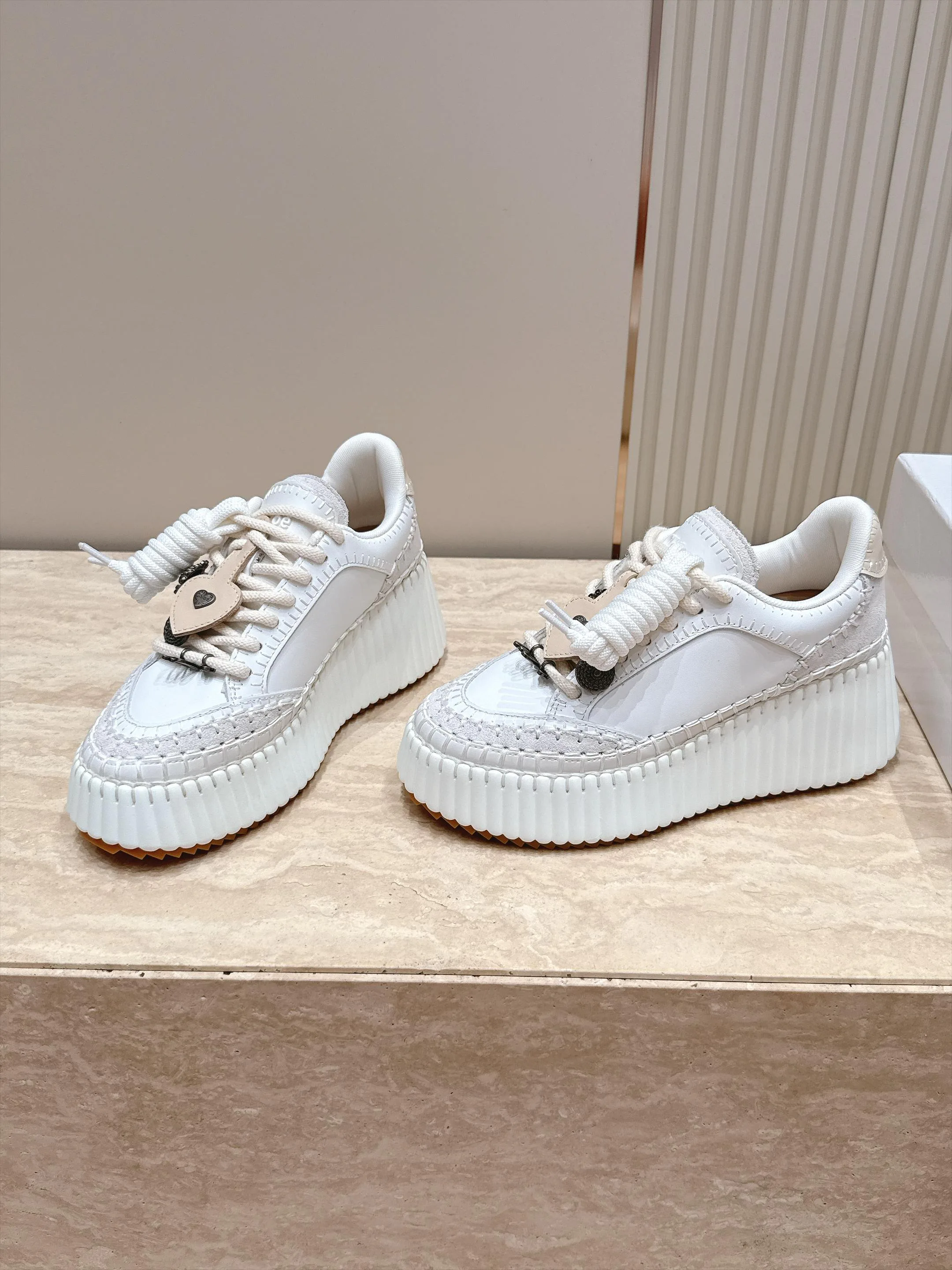 Кроссовки Женские Chloe 18436553