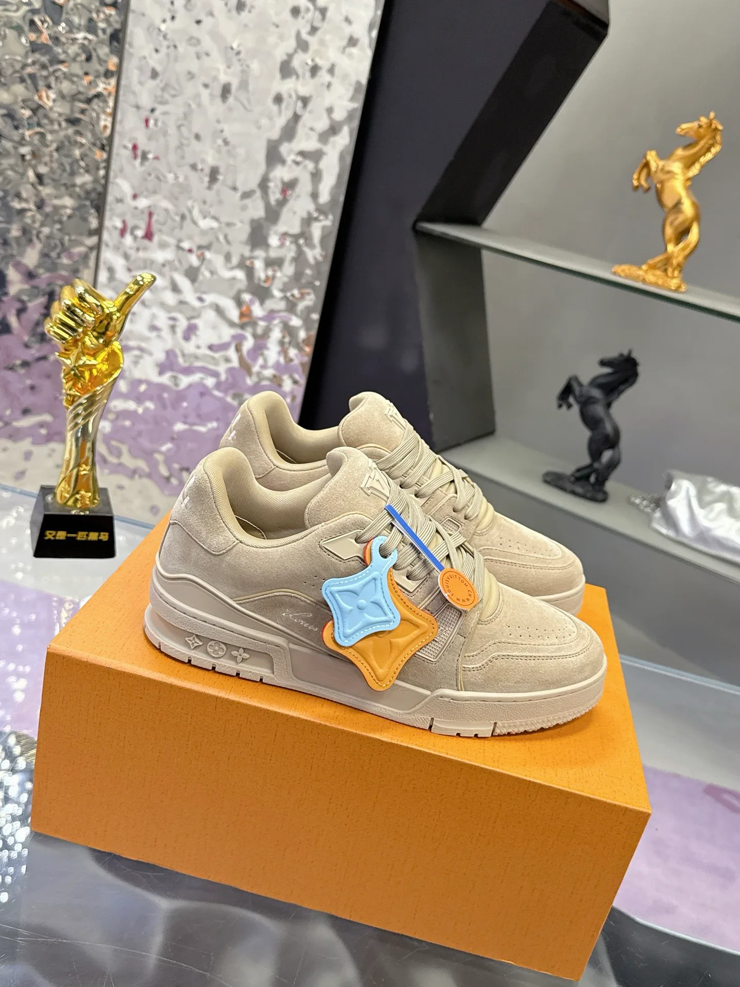 Кроссовки Женские Louis Vuitton 17530414