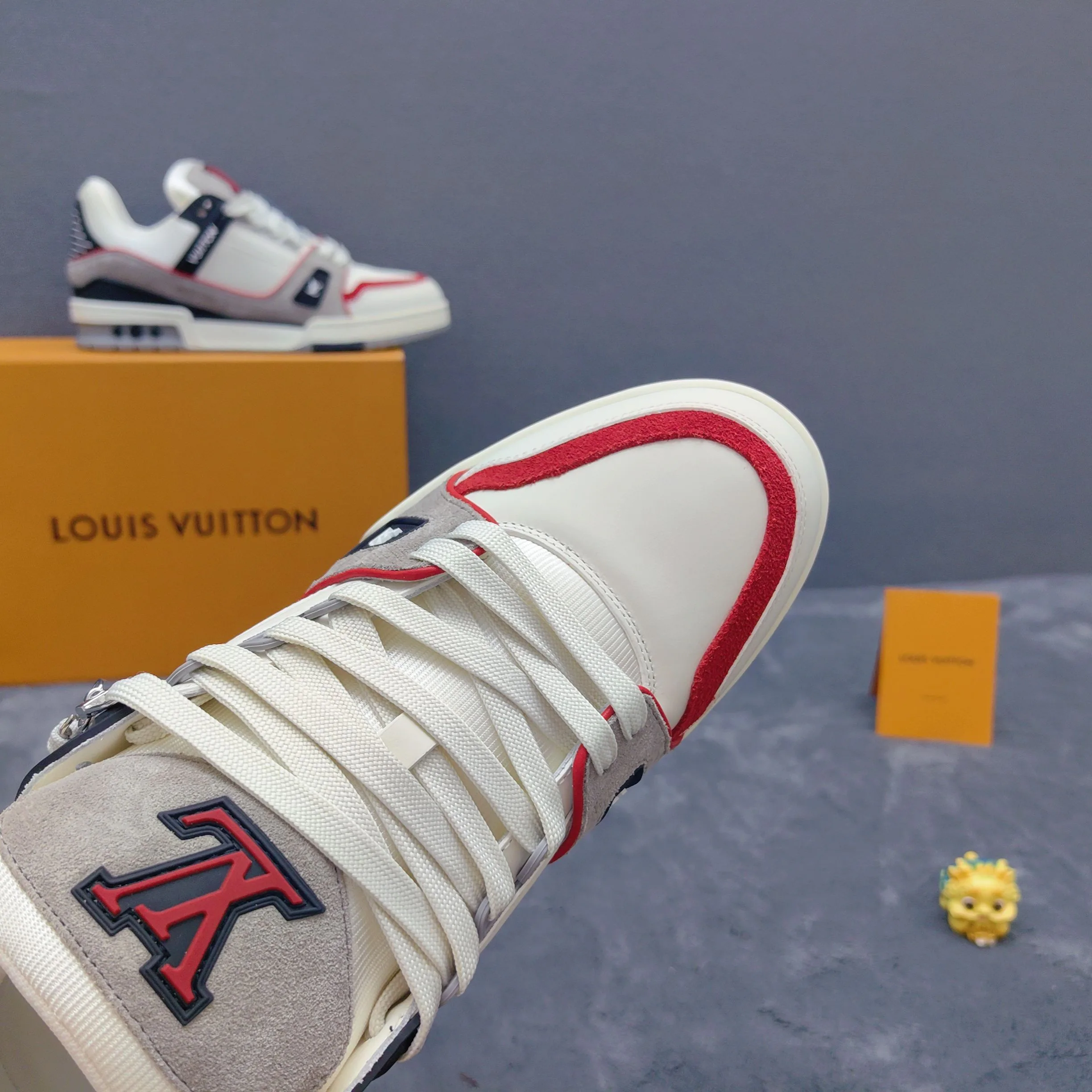 Кроссовки Женские Louis Vuitton 17957138