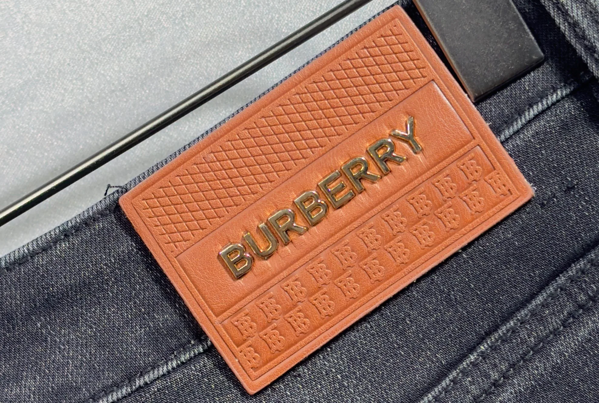 Джинсы Мужские Burberry 18098368