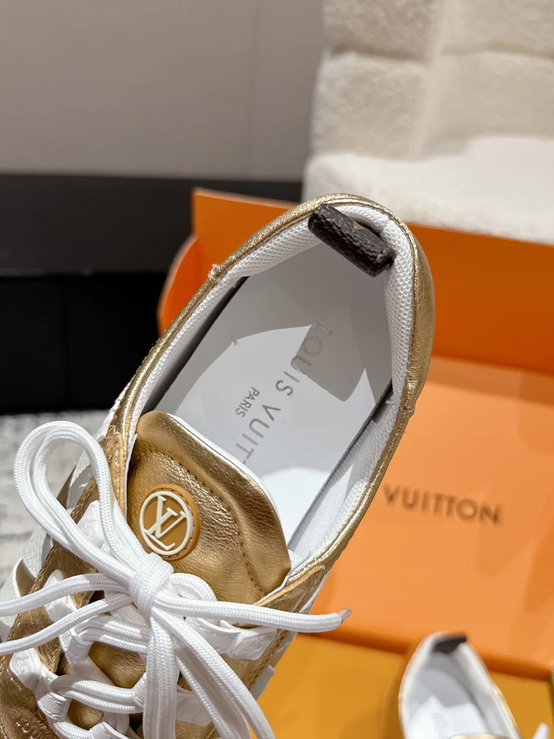 Кроссовки Женские Louis Vuitton 18409705