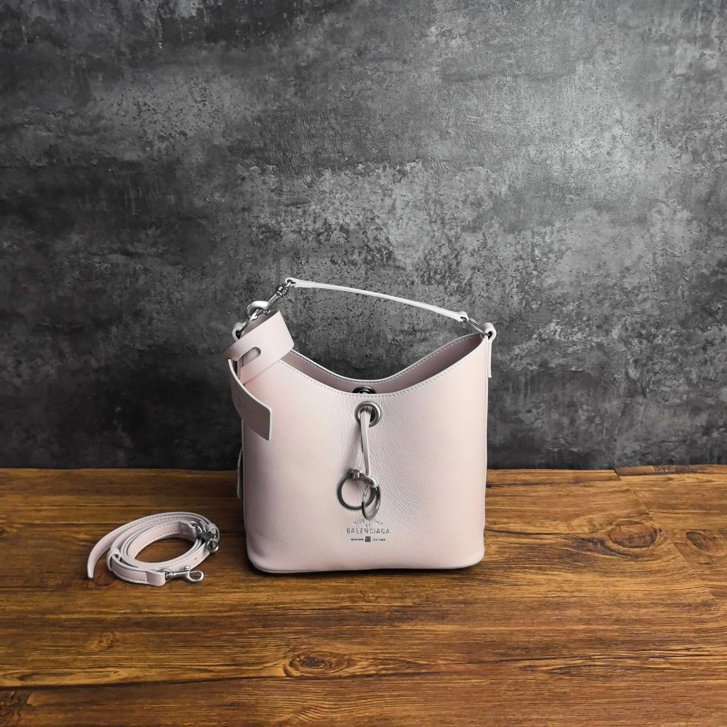 Сумки На Ремне Женские Balenciaga 12669071