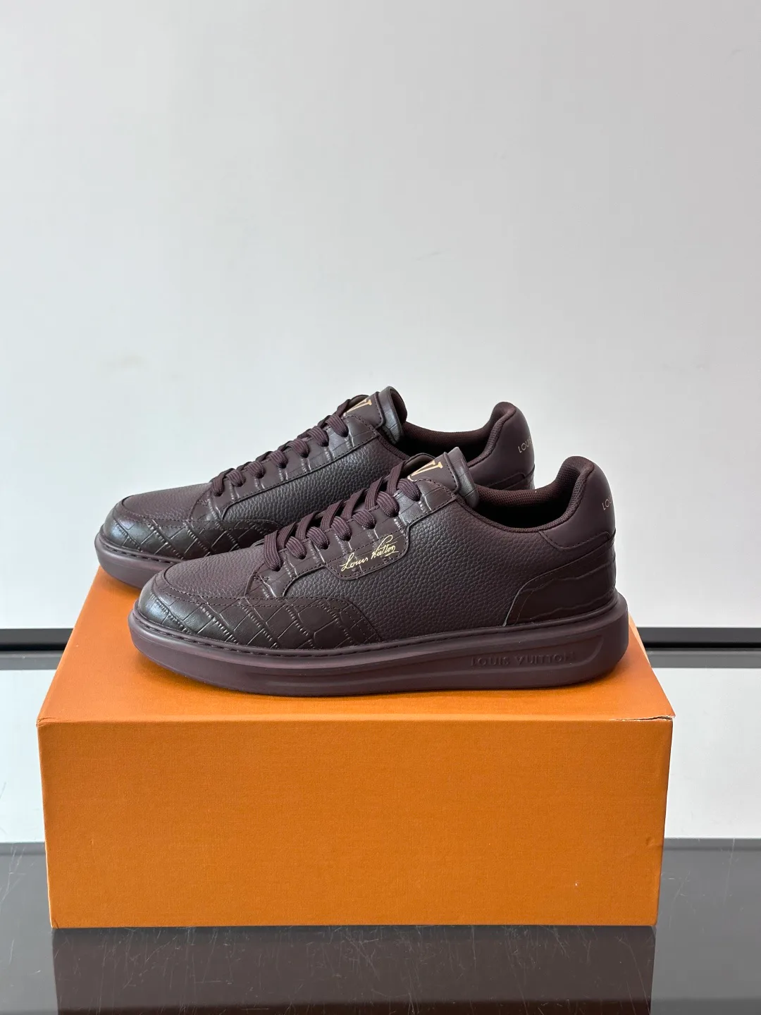 Кроссовки Женские Louis Vuitton 18400575