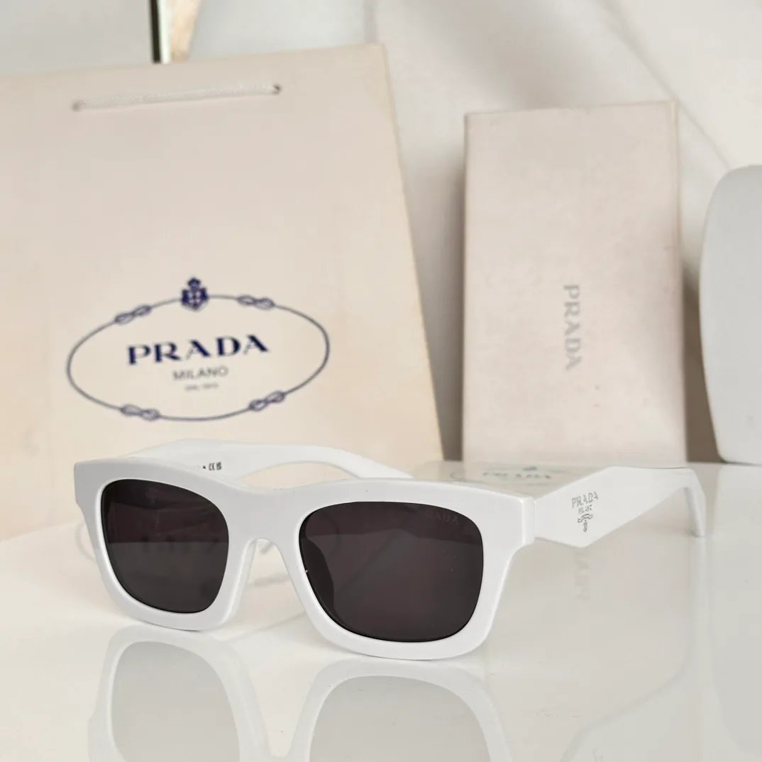 Куртки И Пуховики Женские Prada 11649589