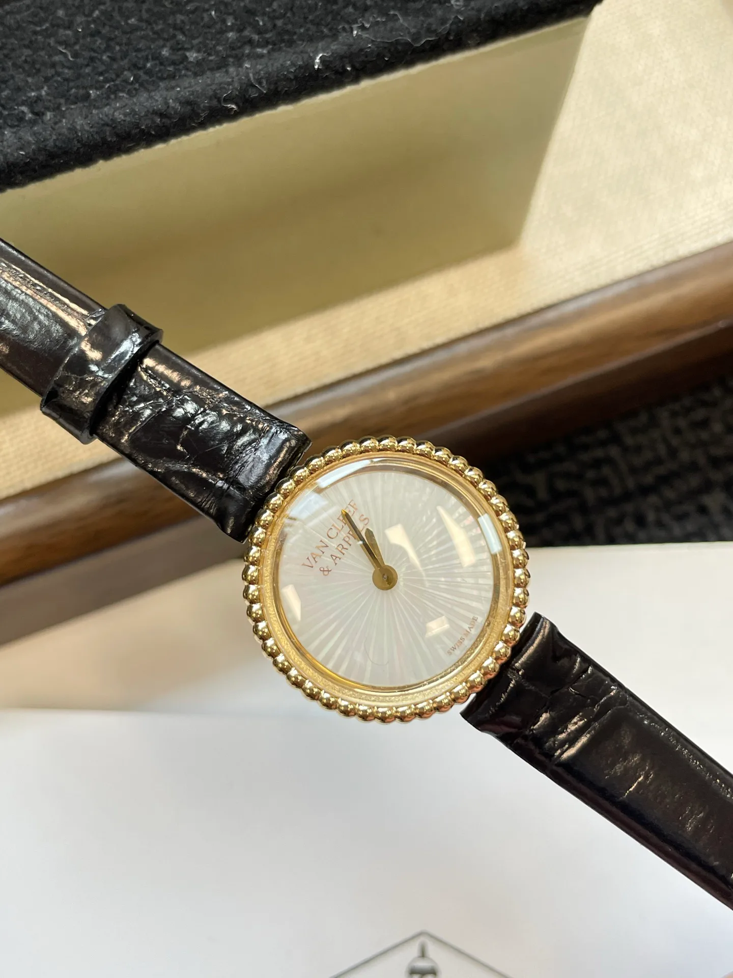 Часы Женские Van Cleef & Arpels 17336732