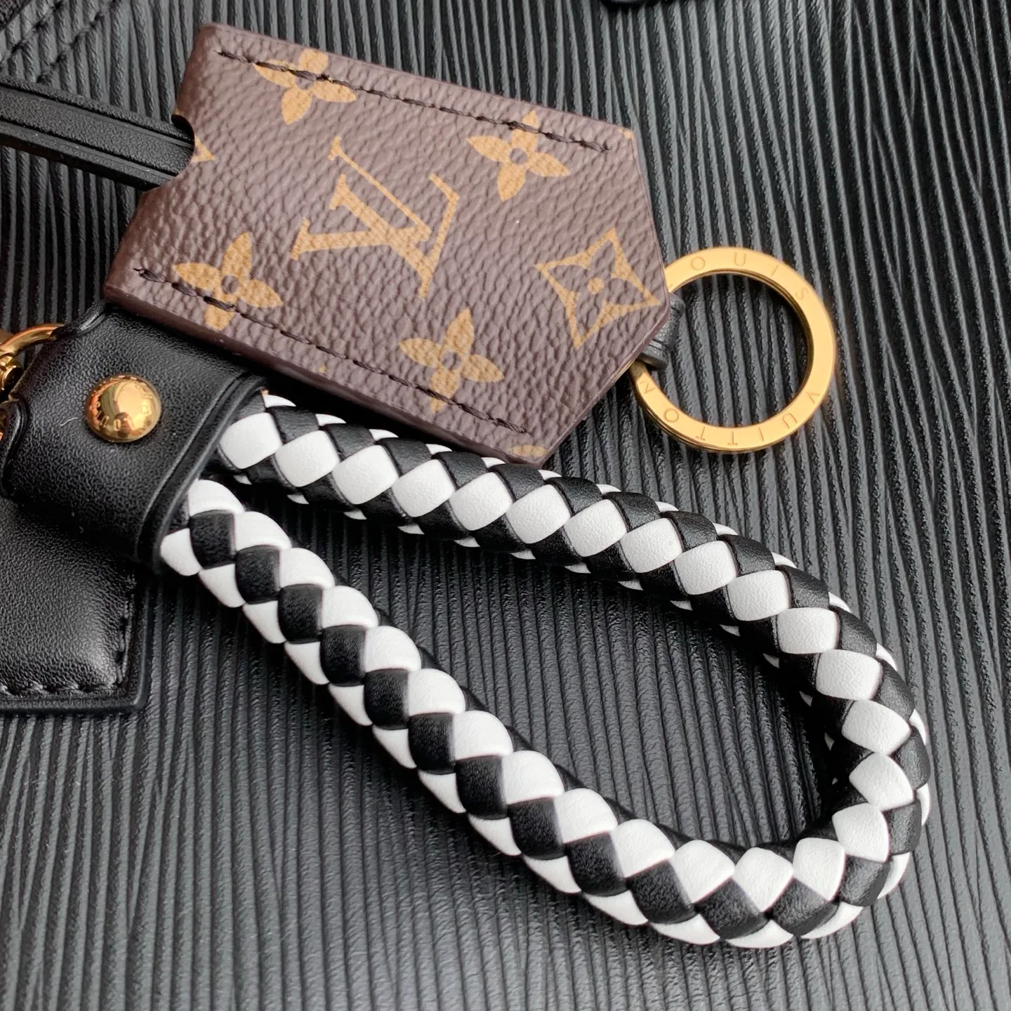 Классические Сумки Женские Louis Vuitton 18147547