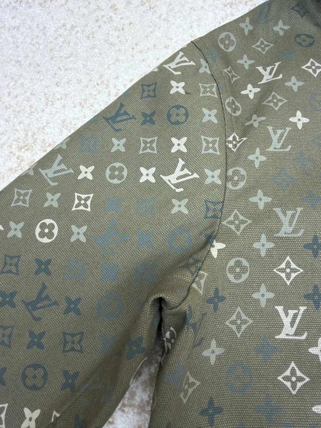 Куртки И Пуховики Мужские Louis Vuitton 1270669