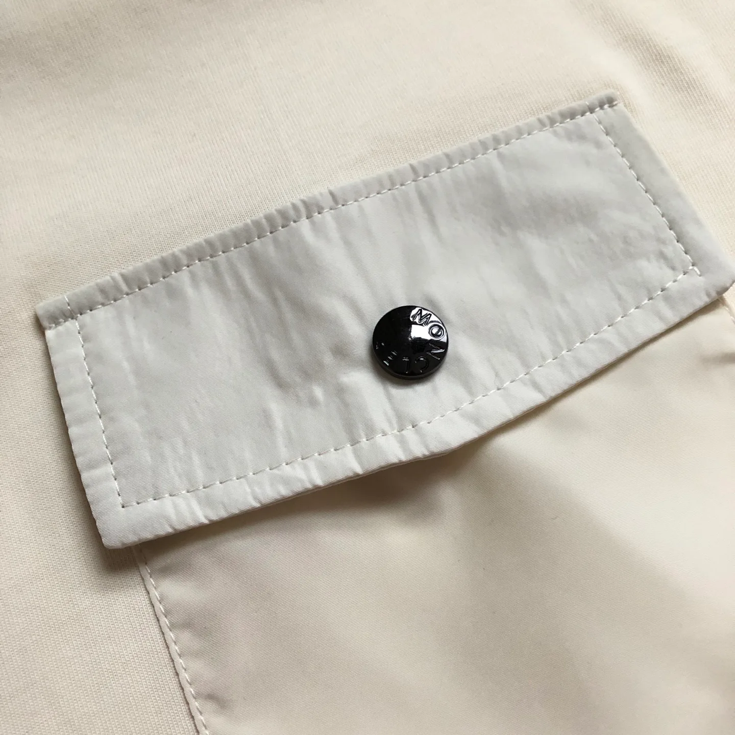 Футболки Женские Moncler 10937975
