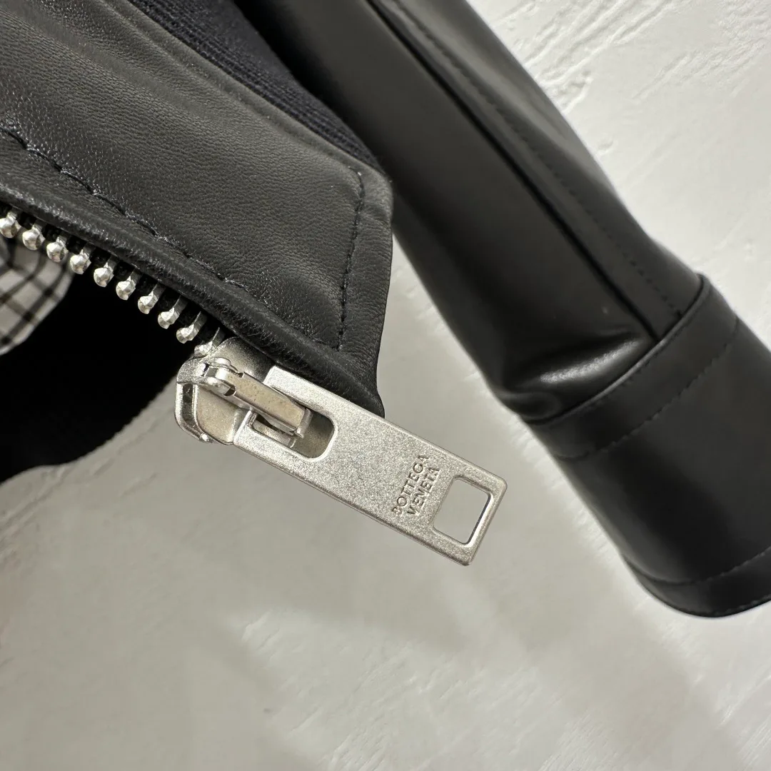 Кожаные Куртки И Дублёнки Женские Bottega Veneta 5930396