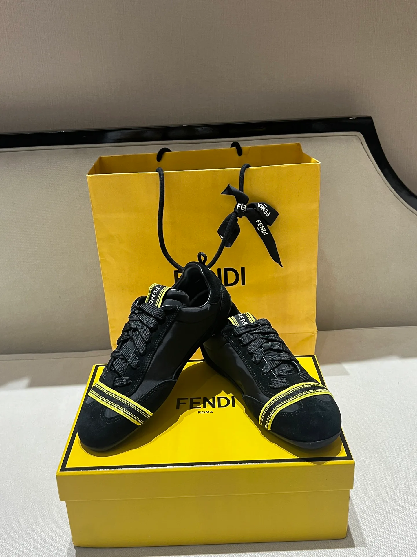 Кроссовки Женские Fendi 18278638