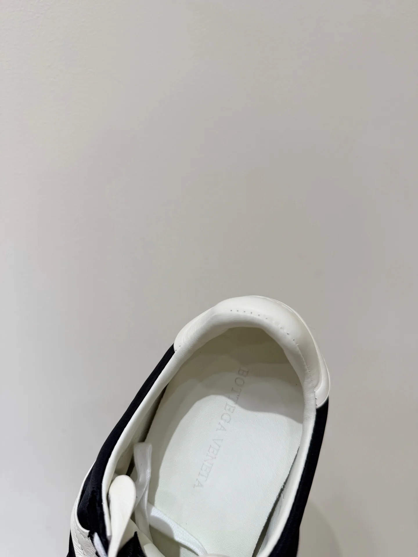 Кроссовки Женские Bottega Veneta 18594503