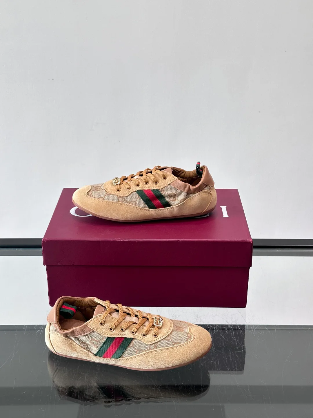 Кроссовки Женские Gucci 836278