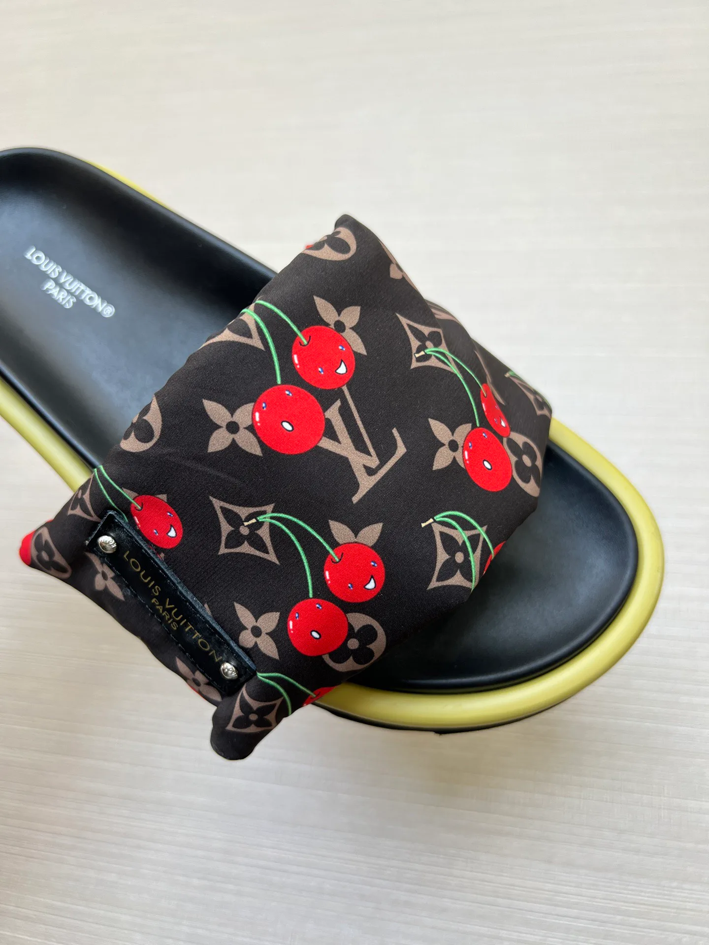 Шлепанцы Женские Louis Vuitton 9801570