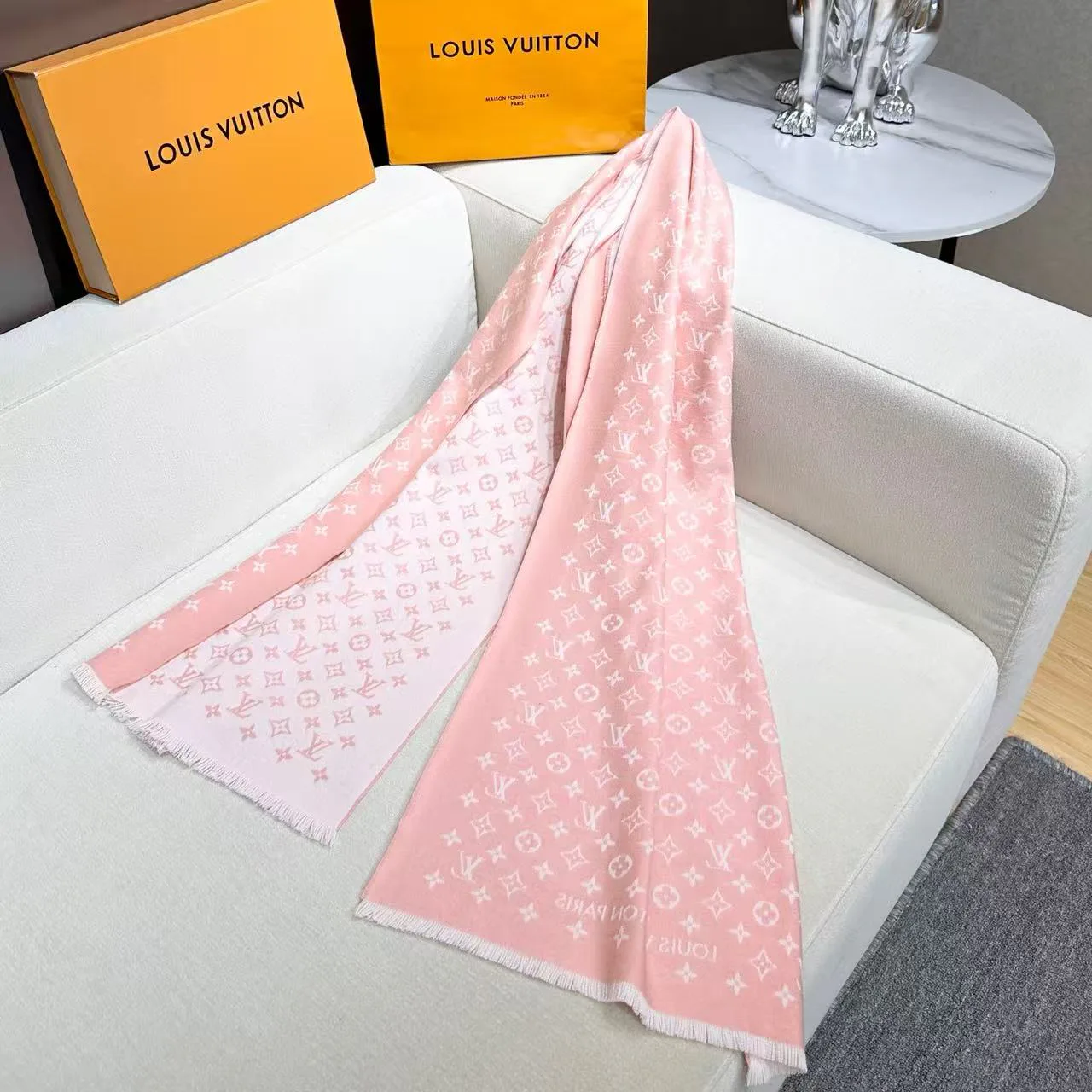 Шарфы Louis Vuitton 18675441