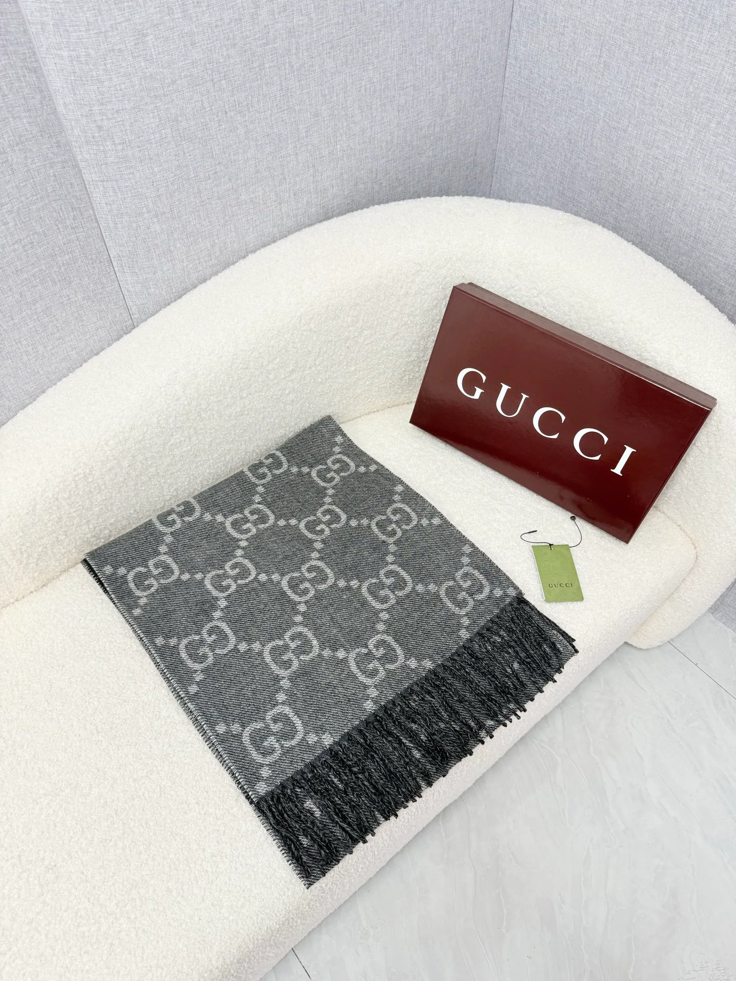 Шарфы Gucci 18322346