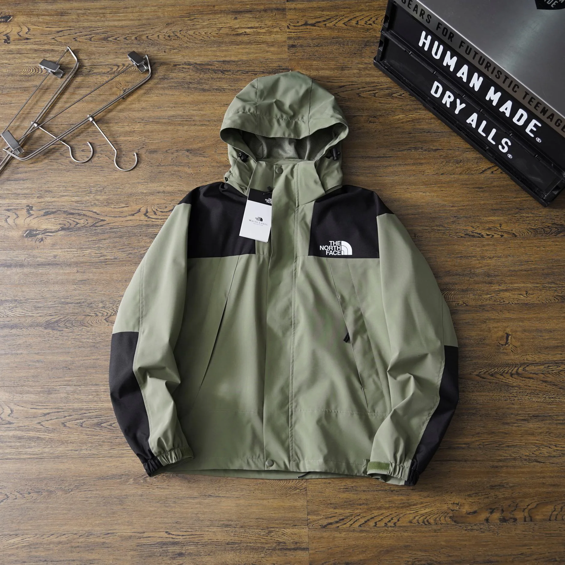 Куртки Женские The North Face Куртки Женские The North Face