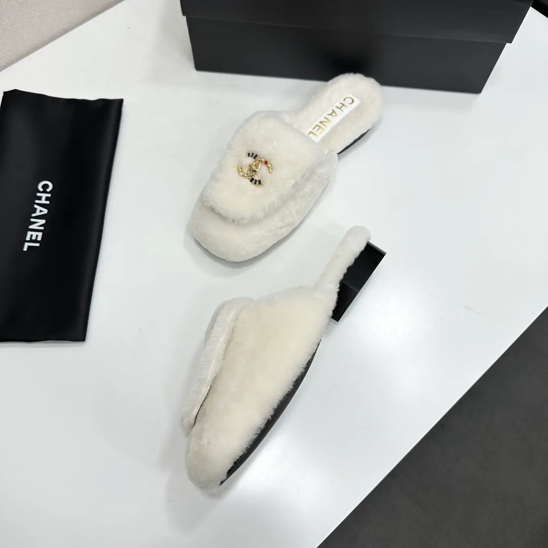 Тапочки Женские Chanel 18436112