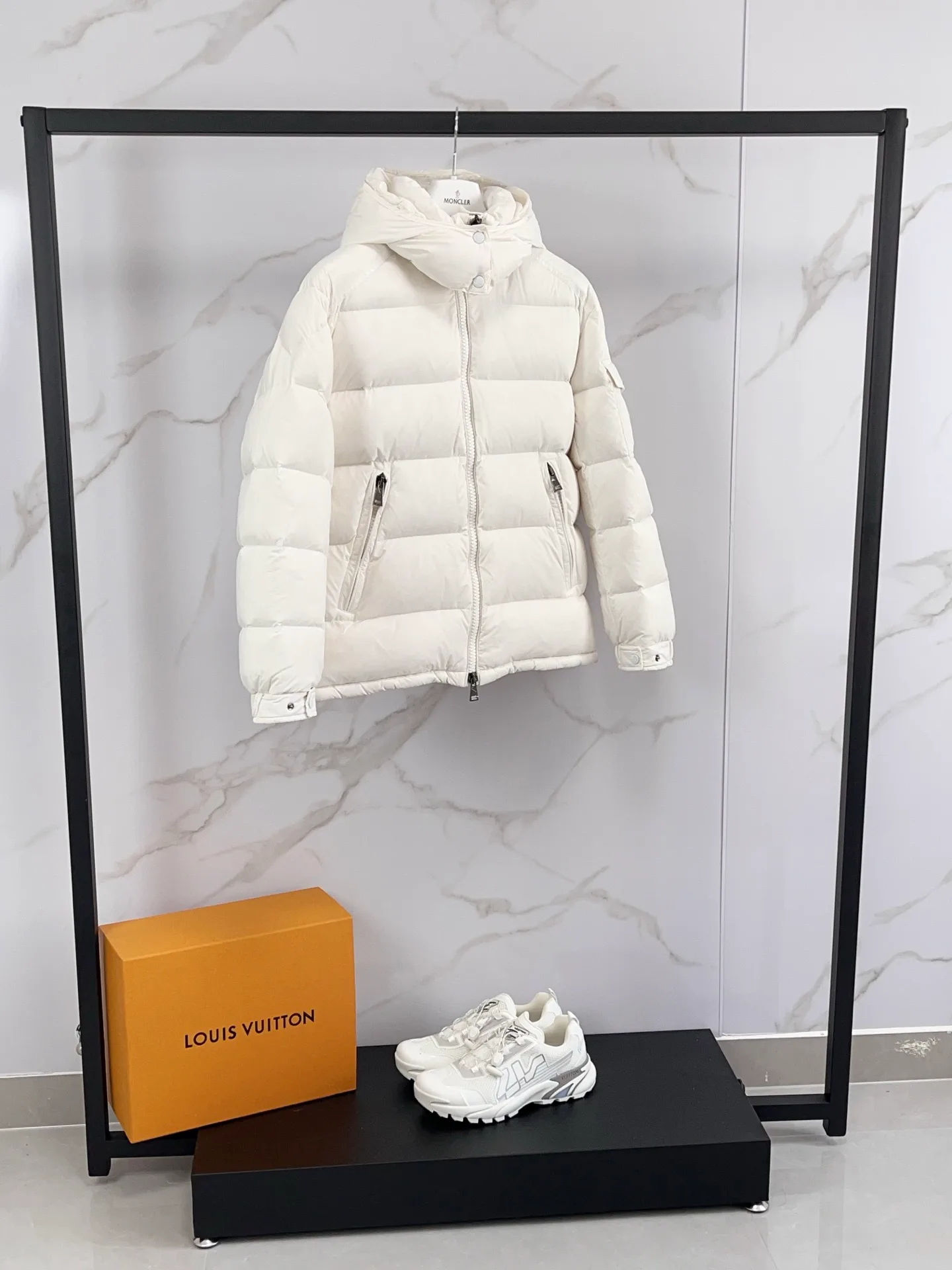 Куртки И Пуховики Женские Moncler 18391727