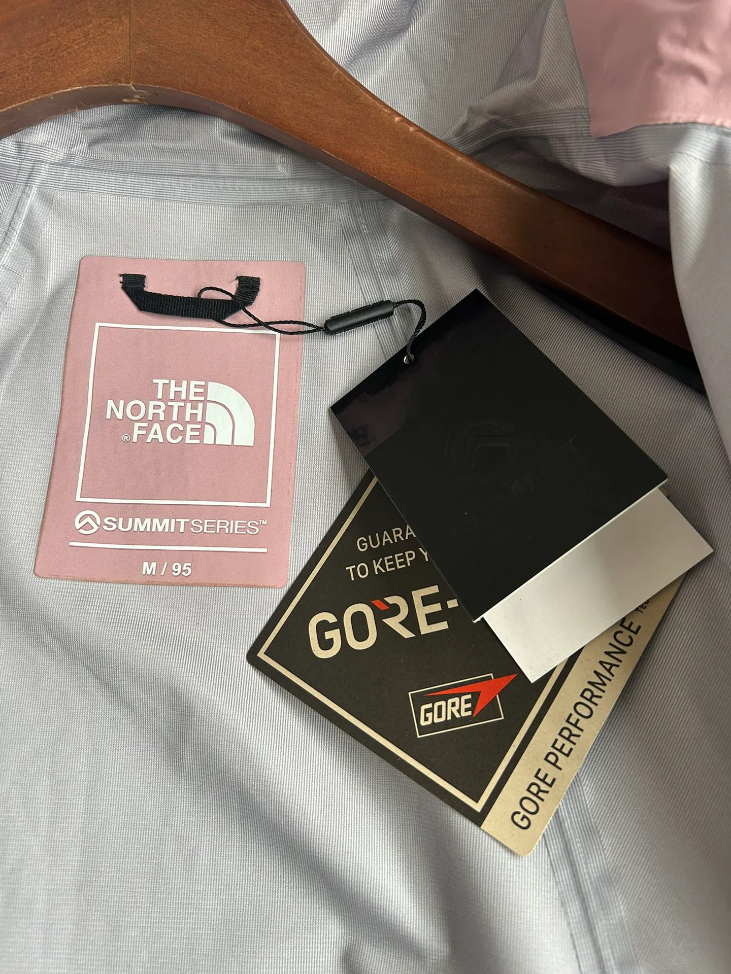 Куртки Женские The North Face Куртки Женские The North Face