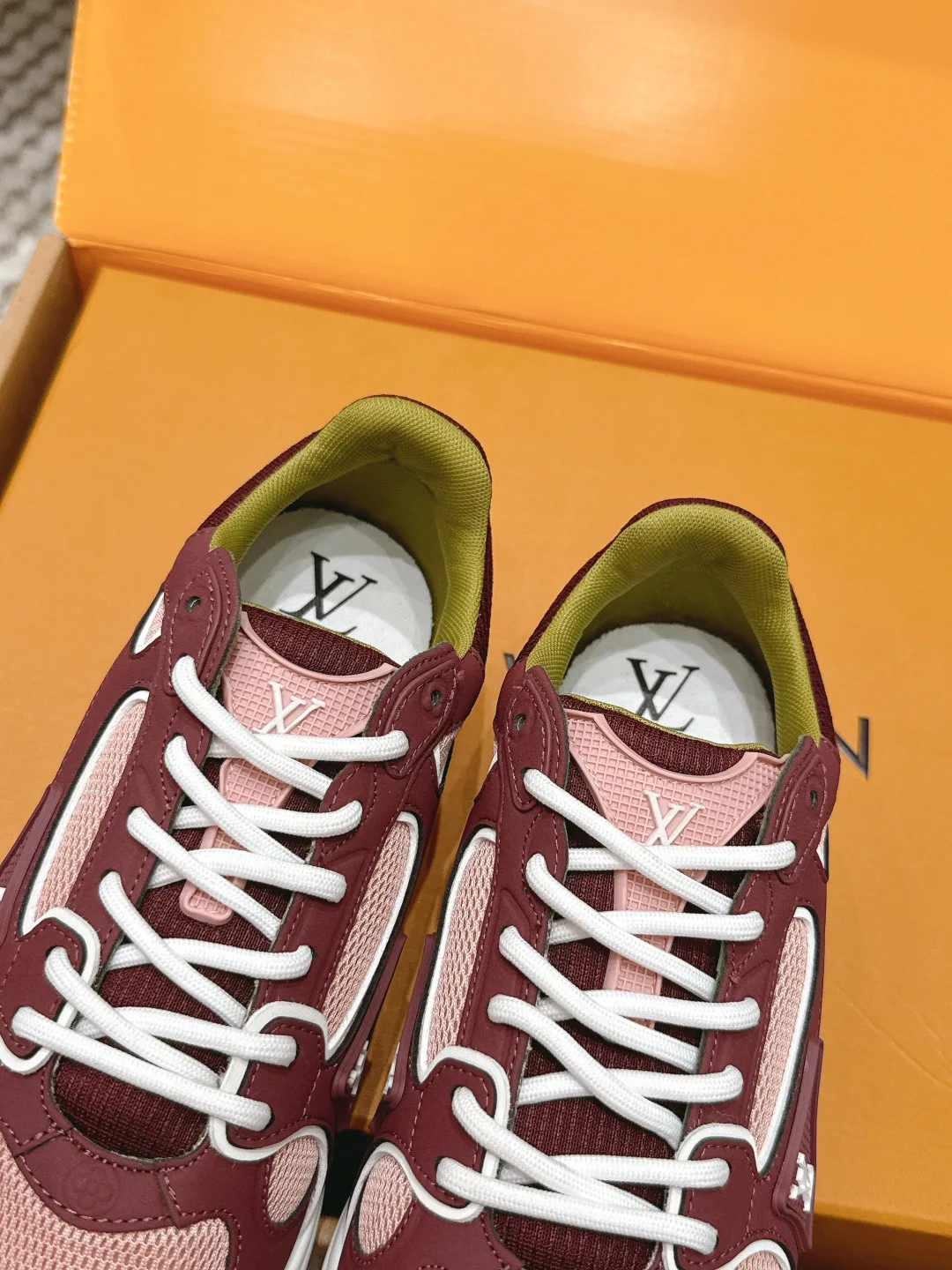 Кроссовки Женские Louis Vuitton 11518608