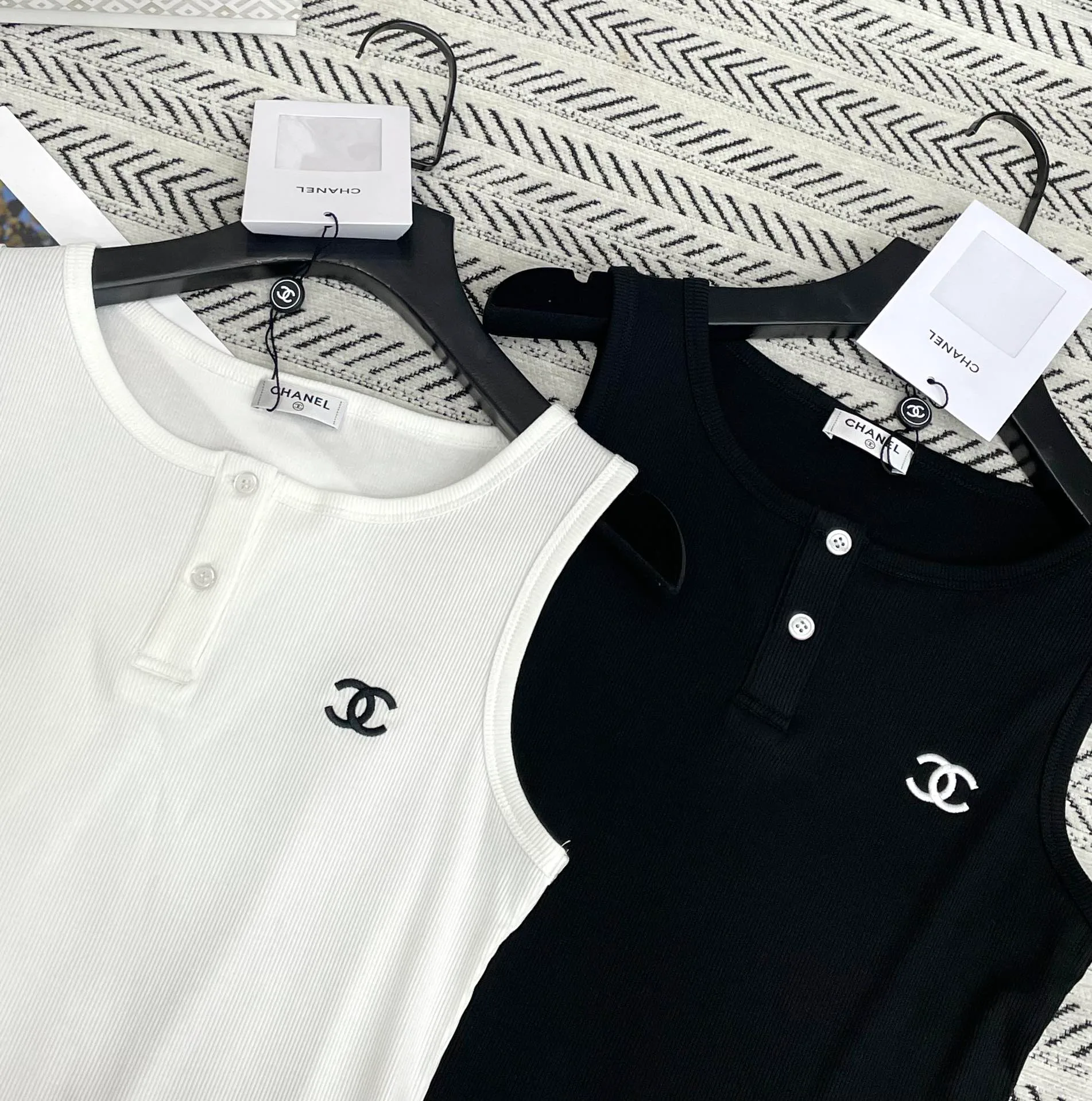 Жилеты Женские Chanel 1643234