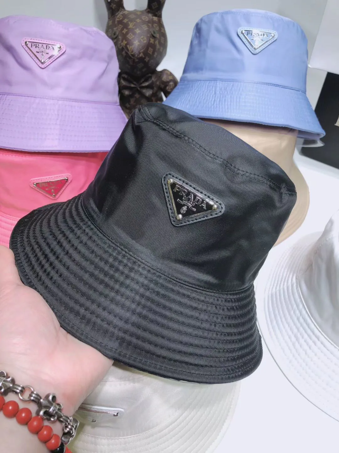 Головные Уборы Prada 13353805