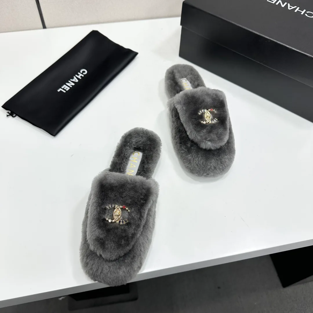 Тапочки Женские Chanel 18436109