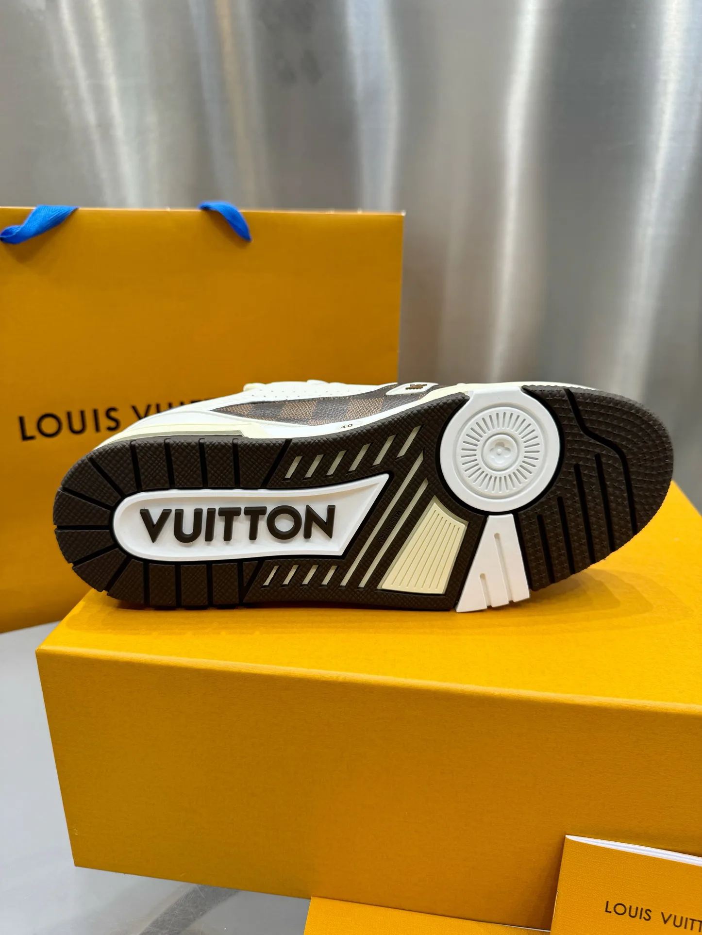 Кроссовки Женские Louis Vuitton 19073372