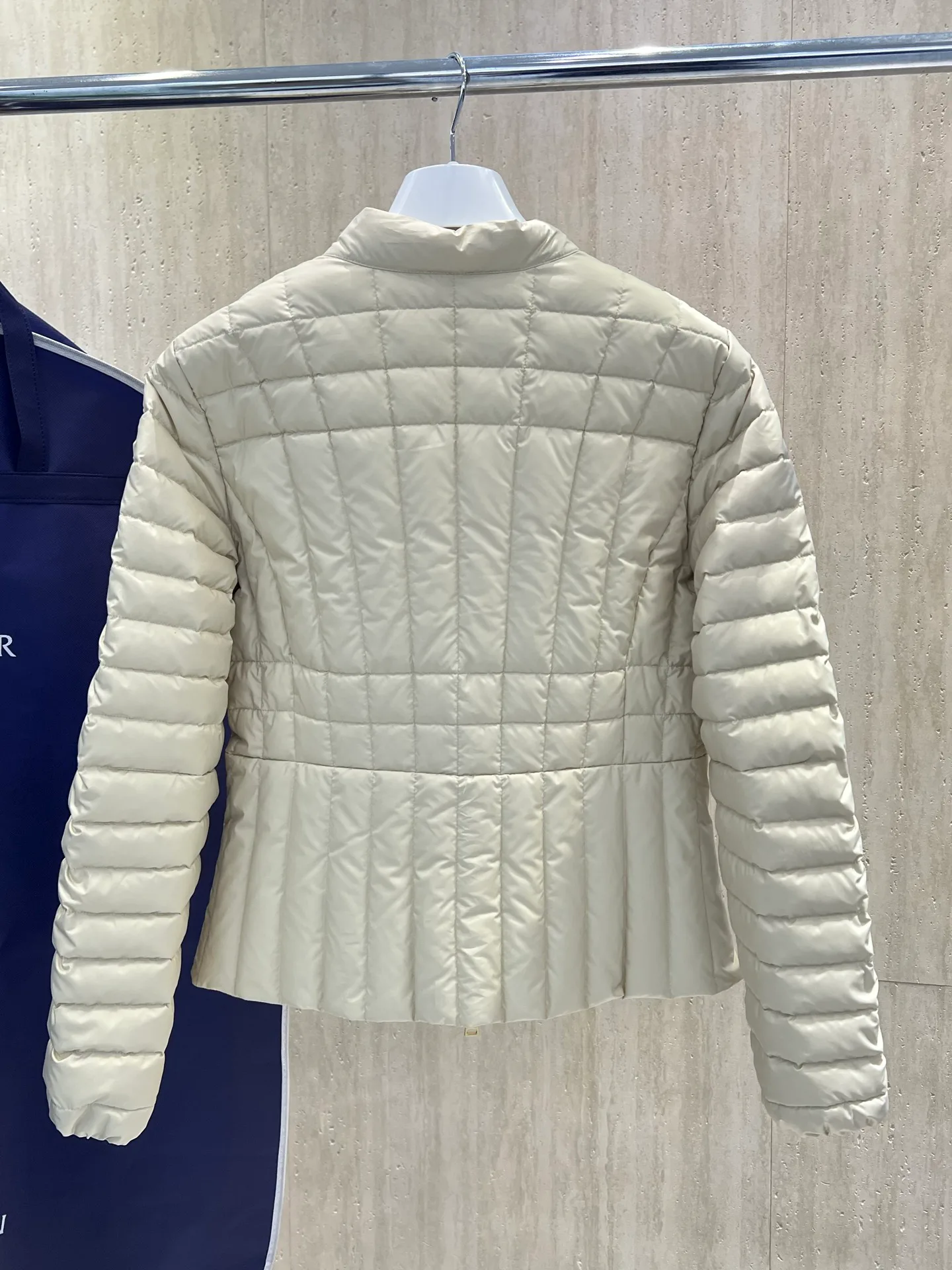 Куртки И Пуховики Женские Moncler 18723384