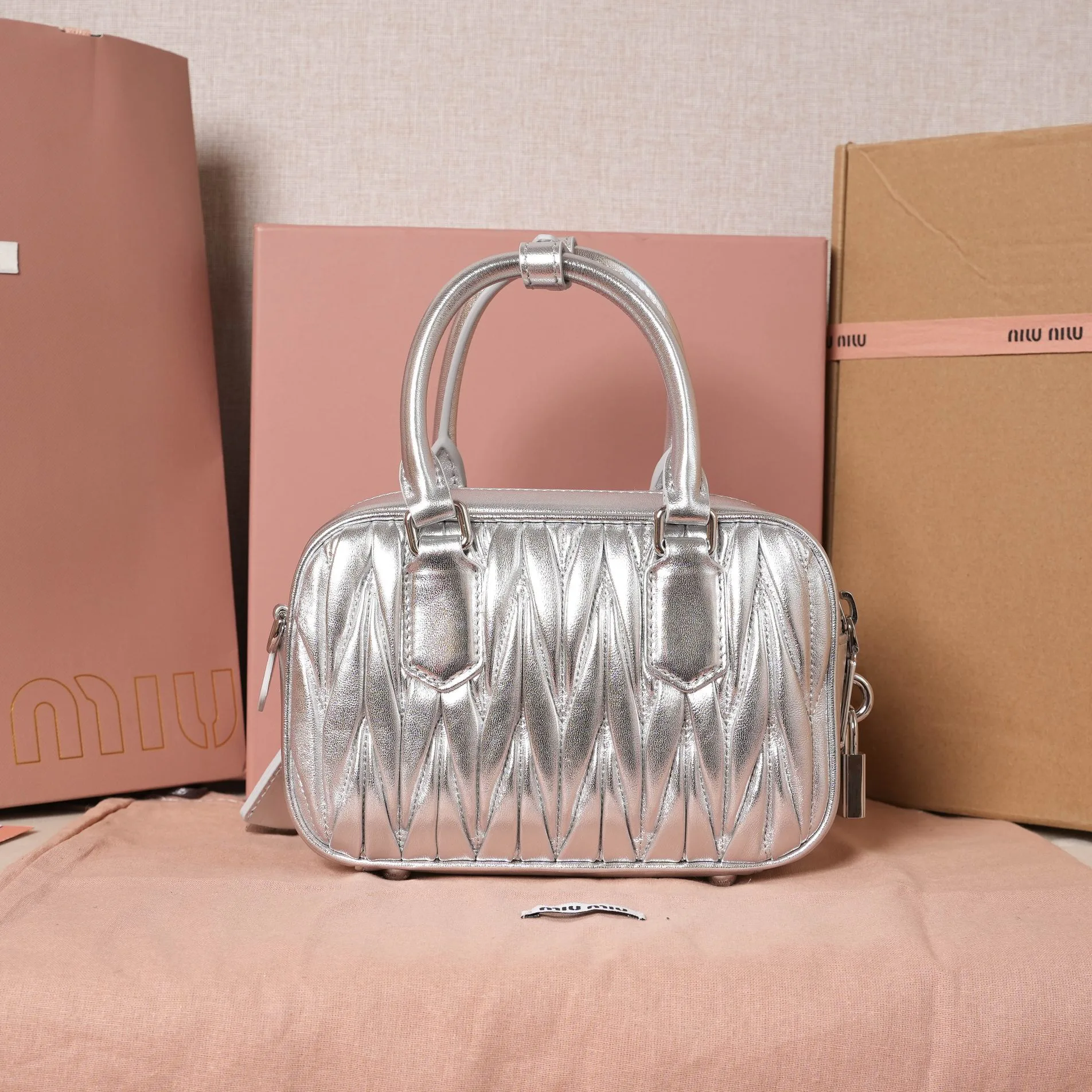 Классические Сумки Женские Miu Miu 11402743