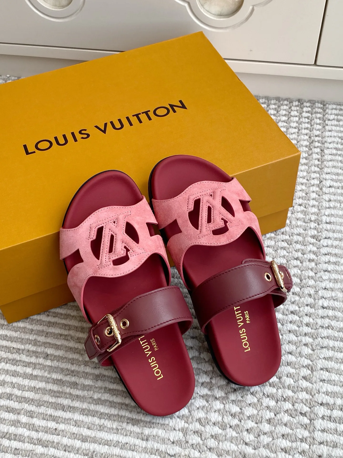 Шлепанцы Женские Louis Vuitton 17572155